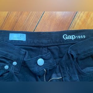 Gap Girlfriend black ripped jeans. Mid rise fits comfortably-wider leg no slouch
